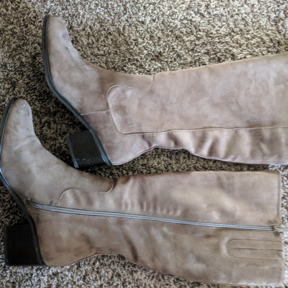 Brown boots 8 1/2 wide